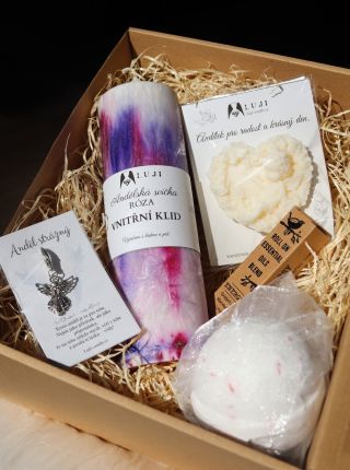 ✨ Dárková sada, která potěší srdce i duši ✨ V každém boxu najdete andělskou svíčku dle vlastního výběru a další pečlivě...