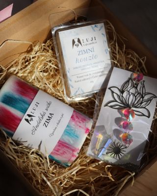 🎁✨ Vánoční kouzlo – dárková sada plná světla, vůně a lásky ✨🎁 Když se venku snášejí první sněhové vločky a svět kolem se...